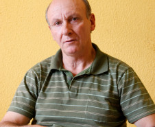 Colégio Estadual Luiz Sebastião Baldo recebe equipamentos novos, cadeiras, mesas e estantes, na foto o diretor Edgar Robelio Sanches. 23-08-13.  