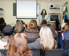 Reunião com secretários municipais sobre alunos que saem das escolas municipais para a rede estadual, no auditório da Secretaria Municipal de Educação de Vitorino. 28-08-13.