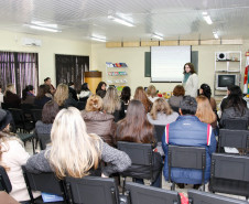 Reunião com secretários municipais sobre alunos que saem das escolas municipais para a rede estadual, no auditório da Secretaria Municipal de Educação de Vitorino. 28-08-13.