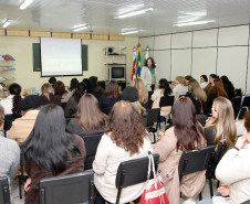 Reunião com secretários municipais sobre alunos que saem das escolas municipais para a rede estadual, no auditório da Secretaria Municipal de Educação de Vitorino. 28-08-13.