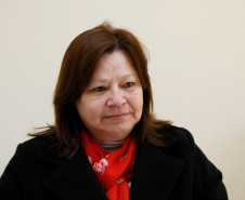 Apae de Clevelandia recebe novo ônibus para o transporte dos alunos, diretora Elizabett Felix Pagliosa. 28-08-13. 