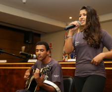 Os trabalhos dos alunos finalistas participarão do Programa é-Especial da TV é-Paraná, que será exibido no dia 14 de setembro.<br />
<br />
Veja mais fotos em: <a href="http://www.flickr.com/photos/flavioarns/sets/72157635364534979/" target="_blank"> http://www.flickr.com/photos/flavioarns/</a>
