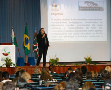 Educando com a horta escolar e a gastronomia no Paraná, reunião no auditório do Colégio Militar do Paraná, Nadia de Almeida Nunes, Coordenadora Nacional do projeto Educando com a horta Escolar. 03-09-13.  