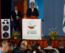Educando com a horta escolar e a gastronomia no Paraná, reunião no auditório do Colégio Militar do Paraná. 03-09-13.  