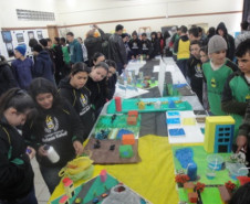 Inspirado numa ação da Organização das Nações Unidas (ONU), que declarou o ano de 2013 como o Ano Internacional de Cooperação pela Água, pedagogos, professores e funcionários elaboraram uma proposta pedagógica para abordar o tema. Eles envolveram todas as disciplinas para que os alunos conhecessem os problemas relacionados à água em todo o mundo.