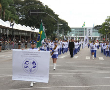 Mais de 1,5 mil alunos de escolas públicas participaram do desfile de 7 de Setembro na Avenida Cândido de Abreu, em Curitiba.<br />
<br />
Veja mais fotos em: <a href=" http://www.flickr.com/photos/flavioarns/sets/72157635424221038/" target="_blank"> http://www.flickr.com/photos/flavioarns</a>