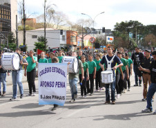 Mais de 1,5 mil alunos de escolas públicas participaram do desfile de 7 de Setembro na Avenida Cândido de Abreu, em Curitiba.<br />
<br />
Veja mais fotos em: <a href=" http://www.flickr.com/photos/flavioarns/sets/72157635424221038/" target="_blank"> http://www.flickr.com/photos/flavioarns</a>