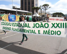 Mais de 1,5 mil alunos de escolas públicas participaram do desfile de 7 de Setembro na Avenida Cândido de Abreu, em Curitiba.<br />
<br />
Veja mais fotos em: <a href=" http://www.flickr.com/photos/flavioarns/sets/72157635424221038/" target="_blank"> http://www.flickr.com/photos/flavioarns</a>