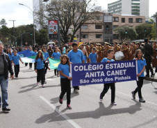 Mais de 1,5 mil alunos de escolas públicas participaram do desfile de 7 de Setembro na Avenida Cândido de Abreu, em Curitiba.<br />
<br />
Veja mais fotos em: <a href=" http://www.flickr.com/photos/flavioarns/sets/72157635424221038/" target="_blank"> http://www.flickr.com/photos/flavioarns</a>