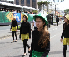 Mais de 1,5 mil alunos de escolas públicas participaram do desfile de 7 de Setembro na Avenida Cândido de Abreu, em Curitiba.<br />
<br />
Veja mais fotos em: <a href=" http://www.flickr.com/photos/flavioarns/sets/72157635424221038/" target="_blank"> http://www.flickr.com/photos/flavioarns</a>