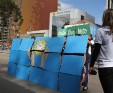 Mais de 1,5 mil alunos de escolas públicas participaram do desfile de 7 de Setembro na Avenida Cândido de Abreu, em Curitiba.<br />
<br />
Veja mais fotos em: <a href=" http://www.flickr.com/photos/flavioarns/sets/72157635424221038/" target="_blank"> http://www.flickr.com/photos/flavioarns</a>