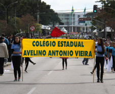 Mais de 1,5 mil alunos de escolas públicas participaram do desfile de 7 de Setembro na Avenida Cândido de Abreu, em Curitiba.<br />
<br />
Veja mais fotos em: <a href=" http://www.flickr.com/photos/flavioarns/sets/72157635424221038/" target="_blank"> http://www.flickr.com/photos/flavioarns</a>