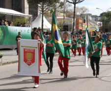 Mais de 1,5 mil alunos de escolas públicas participaram do desfile de 7 de Setembro na Avenida Cândido de Abreu, em Curitiba.<br />
<br />
Veja mais fotos em: <a href=" http://www.flickr.com/photos/flavioarns/sets/72157635424221038/" target="_blank"> http://www.flickr.com/photos/flavioarns</a>