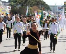 Mais de 1,5 mil alunos de escolas públicas participaram do desfile de 7 de Setembro na Avenida Cândido de Abreu, em Curitiba.<br />
<br />
Veja mais fotos em: <a href=" http://www.flickr.com/photos/flavioarns/sets/72157635424221038/" target="_blank"> http://www.flickr.com/photos/flavioarns</a>