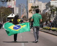 Mais de 1,5 mil alunos de escolas públicas participaram do desfile de 7 de Setembro na Avenida Cândido de Abreu, em Curitiba.<br />
<br />
Veja mais fotos em: <a href=" http://www.flickr.com/photos/flavioarns/sets/72157635424221038/" target="_blank"> http://www.flickr.com/photos/flavioarns</a>