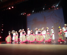 O evento contou com a participação dos alunos e professores das escolas estaduais de toda a região e foi dividido em danças folclóricas e de salão.