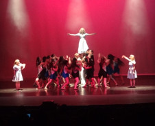 O evento contou com a participação dos alunos e professores das escolas estaduais de toda a região e foi dividido em danças folclóricas e de salão.