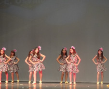 O evento contou com a participação dos alunos e professores das escolas estaduais de toda a região e foi dividido em danças folclóricas e de salão.