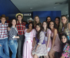 O evento contou com a participação dos alunos e professores das escolas estaduais de toda a região e foi dividido em danças folclóricas e de salão.