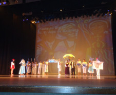 O evento contou com a participação dos alunos e professores das escolas estaduais de toda a região e foi dividido em danças folclóricas e de salão.