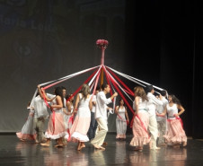 O evento contou com a participação dos alunos e professores das escolas estaduais de toda a região e foi dividido em danças folclóricas e de salão.