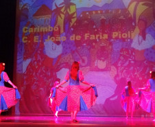 O evento contou com a participação dos alunos e professores das escolas estaduais de toda a região e foi dividido em danças folclóricas e de salão.