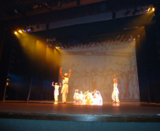 O evento contou com a participação dos alunos e professores das escolas estaduais de toda a região e foi dividido em danças folclóricas e de salão.