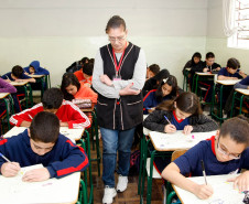 04-06-13 - Colégio Estadual Professor Lysimaco Ferreira Costa, alunos participam da 1ª fase da Olimpíada Brasileira de Matemática das Escolas Públicas (Obmep), em junho deste ano.