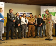 Flávio Arns entregou parte dos equipamentos e certificados do curso de formação de Brigada Escolar, no Colégio Estadual Dom Pedro II, em Curitiba.<br />
<br />
Veja mais fotos em: <a href=" http://www.flickr.com/photos/flavioarns/sets/72157635501913033/" target="_blank"> http://www.flickr.com/photos/flavioarns/</a>