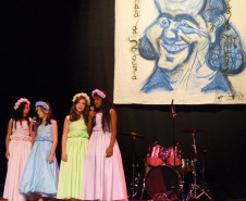 Esta semana foi a vez de Toledo receber a Caravana da Poesia que, neste ano, homenageia o centenário de nascimento de Vinícius de Moraes.