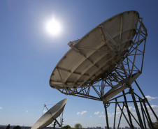 Secretarias da Educação e da Comunicação Social assinaram parceria que autoriza a TV éParaná (canal 9) a transmitir o Gabaritando Enem.<br />
<br />
Veja mais fotos em: <a href=" http://www.flickr.com/photos/flavioarns/sets/72157635502336707/" target="_blank"> http://www.flickr.com/photos/flavioarns</a>