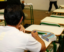 CEEBJA Umuarama, alunos em sala de aula do CEEBJA. 18-09-13.