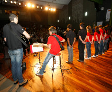 Apresentação de alunos no Centro Cultural de Umuarama, durante a Caravana da Poesia. 18-09-13.