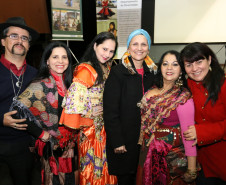 Durante três dias, profissionais da educação, membros de associações e movimentos ciganos estarão reunidos na Fundação Cultural de Curitiba para discutir a construção da Proposta Pedagógica de alfabetização para ciganos.<br />
<br />
Veja mais fotos em: <a href=" http://www.flickr.com/photos/flavioarns/sets/72157635924322876/" target="_blank"> http://www.flickr.com/photos/flavioarns/</a>