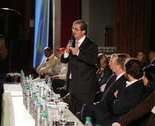 O objetivo é discutir emendas ao documento referência da Conferência Nacional de Educação (CONAE), que será definido no ano que vem, em Brasília.<br />
<br />
Veja mais fotos em: <a href=" http://www.flickr.com/photos/flavioarns/sets/72157635848374146/" target="_blank"> http://www.flickr.com/photos/flavioarns </a>