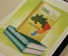 O objetivo é discutir emendas ao documento referência da Conferência Nacional de Educação (CONAE), que será definido no ano que vem, em Brasília.<br />
<br />
Veja mais fotos em: <a href=" http://www.flickr.com/photos/flavioarns/sets/72157635848374146/" target="_blank"> http://www.flickr.com/photos/flavioarns </a>