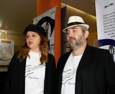 Apucarana, apresentação de alunos e professores na Caravana da Poesia, professores Elaine Moroz e Alian Moroz. 25-09-13.  