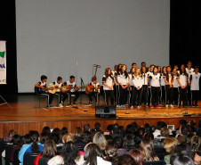 Apucarana, apresentação de alunos e professores na Caravana da Poesia. 25-09-13.  