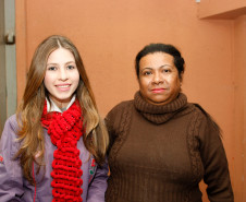 Apucarana, apresentação de alunos e professores na Caravana da Poesia, professora Catia Jacinto Duarte e Milena Geovana Batista. 25-09-13.  