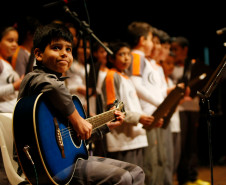 Apucarana, apresentação de alunos e professores na Caravana da Poesia. 25-09-13.  