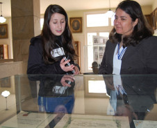 Vida e obra do professor paranaense Germano Bayer e a história do Colégio Estadual do Paraná (CEP) são apresentadas na mostra.
