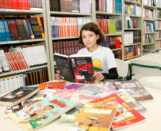 Colegio Estadual Maria Aguiar Teixeira, aluna Ariel Huntel, que em dois meses leu 33 livros. 27-09-13.
