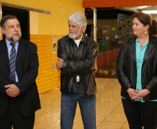 A liberação dos recursos foi anunciada no final da tarde de quinta-feira (3), após o secretário Flávio Arns visitar Colégio Estadual Duque de Caxias em Corbélia. <br />
<br />
Veja mais fotos em: <a href=" http://www.flickr.com/photos/flavioarns/sets/72157636173877876/" target="_blank"> http://www.flickr.com/photos/flavioarns </a>