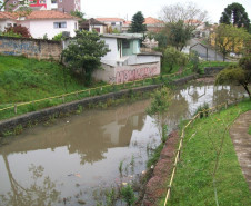 Amostras de água do Arroio Madureira, em Ponta Grossa, foram coletadas por alunos do Curso Técnico em Meio Ambiente do Colégio Estadual Polivalente, de Ponta Grossa, na manhã da última quarta-feira (02). As coletas aconteceram em três pontos distintos, cuja qualidade da água será monitorada mensalmente pelos estudantes.