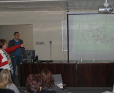 Em reunião em Curitiba, Fórum de Apoio à Formação Docente também discutiu abertura de novos polos da Universidade Aberta.