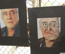 Os alunos do Colégio Estadual Narciso Mendes, em Curitiba, organizaram a semana cultural deste ano com uma série de apresentações artísticas para homenagear o centenário de nascimento do poeta Vinicius de Moraes. As apresentações aconteceram nesta quinta-feira (10).