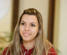 Colégio Estadual Dom Pedro II em Umuarama, alunos falam sobre simulado do Enem, na foto Mayara Grossi. 17-09-13.