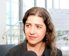 Nadiana Fraga Cunha, professora de Língua Portuguesa, da Escola de Educação Especial Despertar, em Ribeirão do Pinhal, afirmou que a equiparação é importante do ponto de vista salarial e no reconhecimento em relação às demais categorias. “O governador Beto Richa tinha esse compromisso com os professores, e cumpriu. Contamos com ele sempre. Além disso, tivemos aumento na hora-atividade. São grandes avanços para a educação no Paraná”.