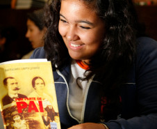 Colégio Estadual Emilio de Menezes em Arapongas, aluna Mariana Santana Rodrigues. 24-09-13.  