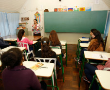 Colégio Estadual Emilio de Menezes em Arapongas, professora Lidia Benvindo dos Santos. 24-09-13. 